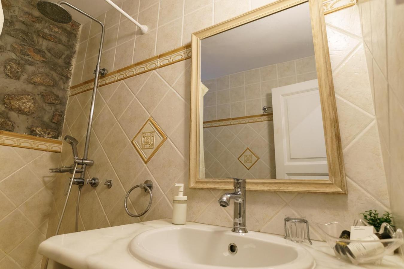 Nereids Guesthouse Hydra  Exteriör bild