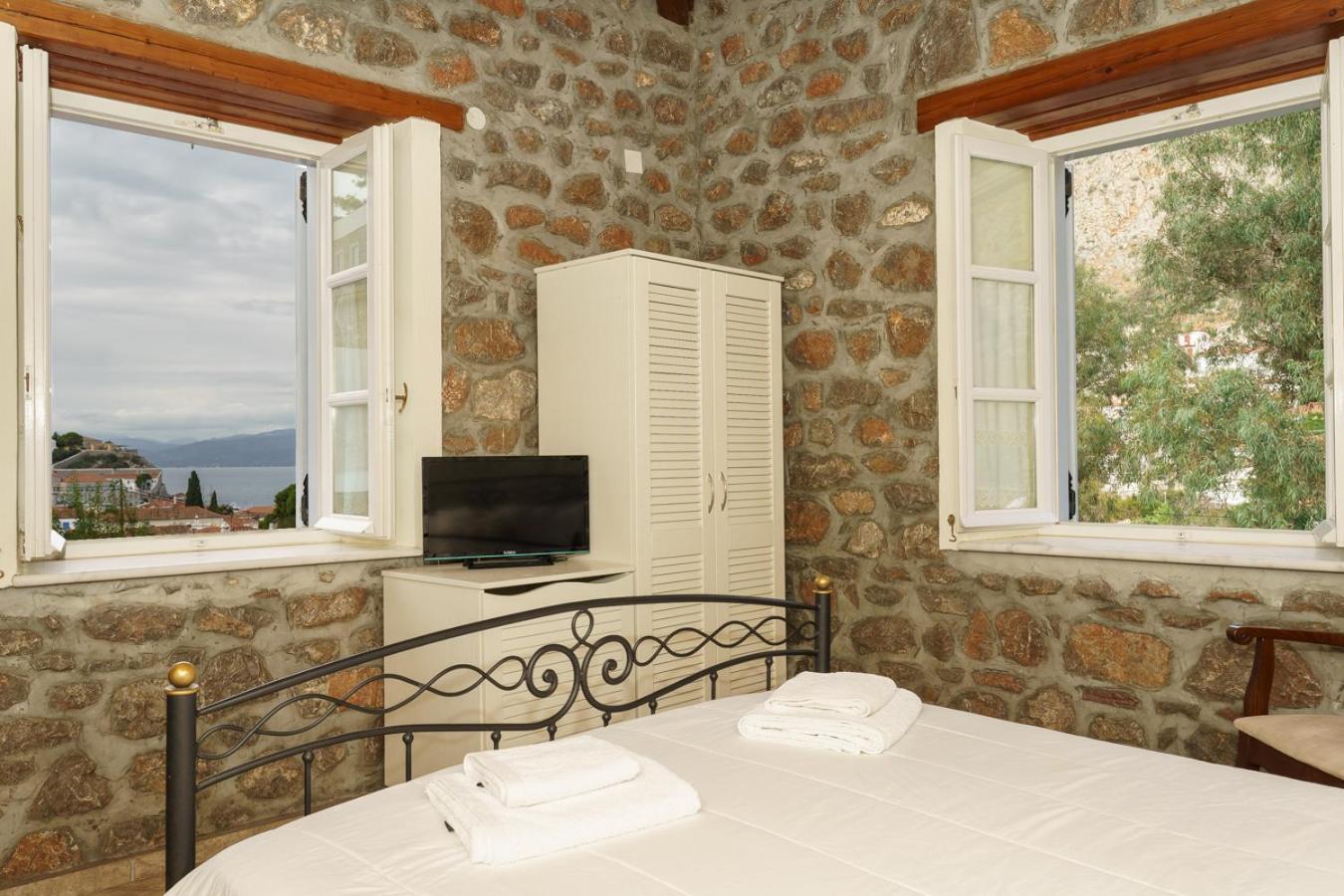 Nereids Guesthouse Hydra  Exteriör bild